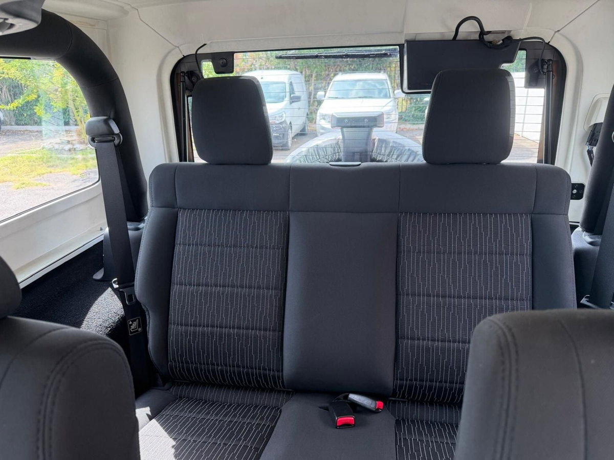Jeep Wrangler 2.8 CRD DPF Sport (15)