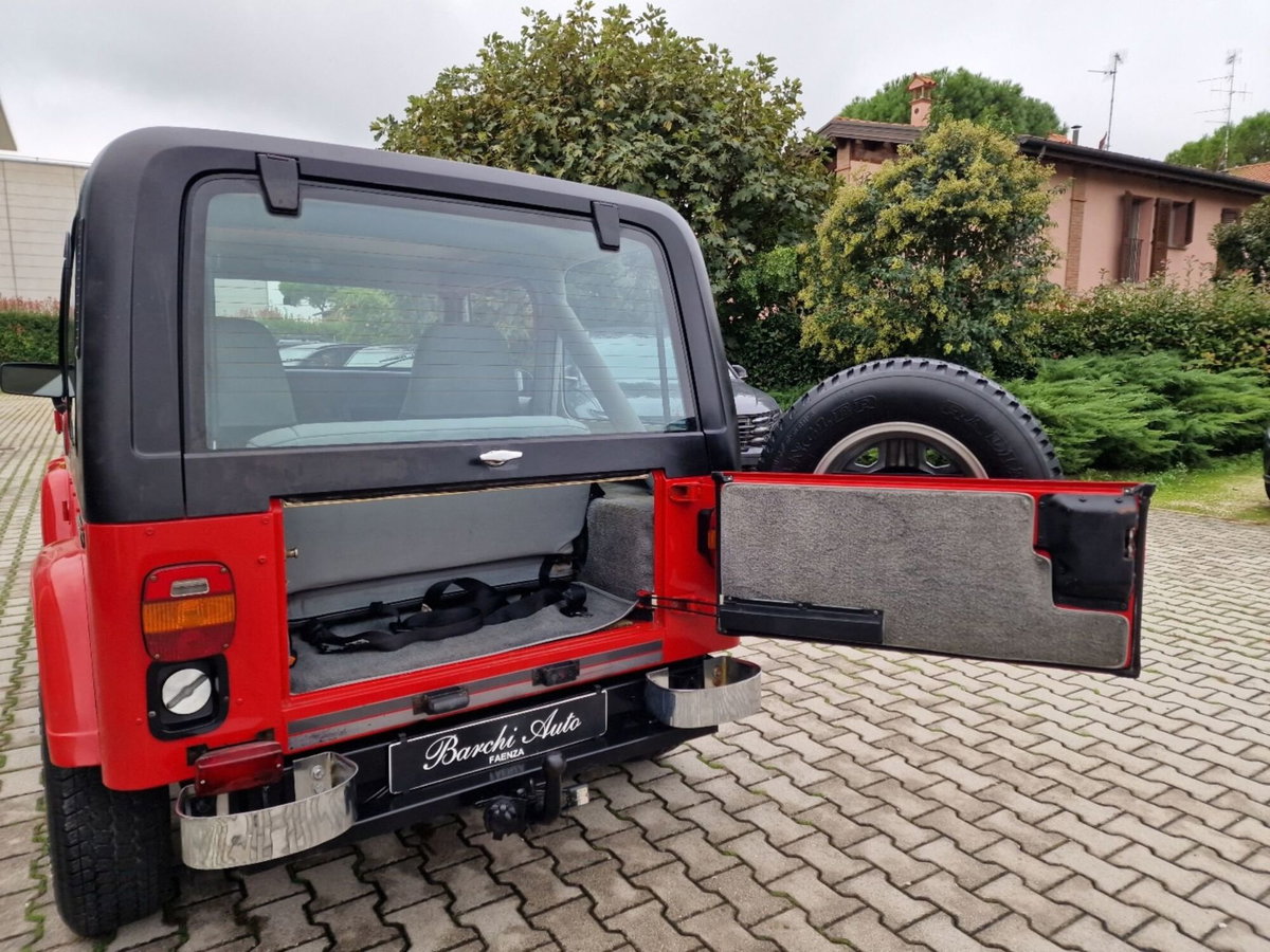 Jeep Wrangler 2.5 Laredo (10)