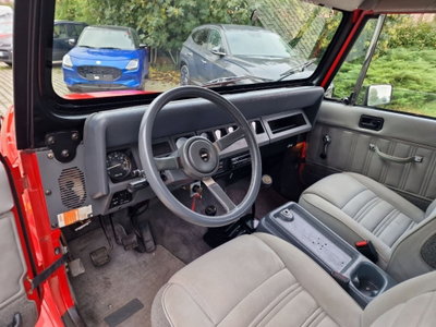 Jeep Wrangler 2.5 Laredo (13)