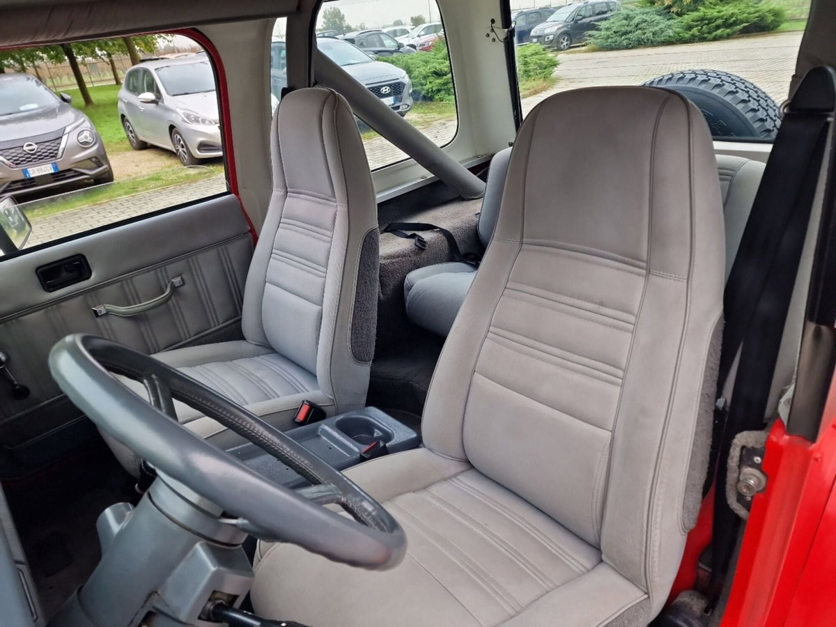Jeep Wrangler 2.5 Laredo (15)