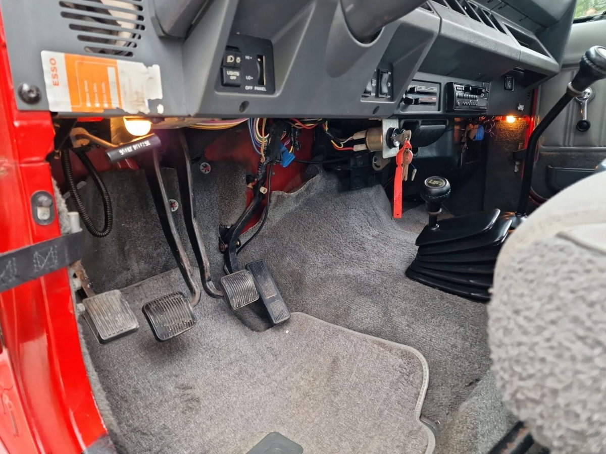 Jeep Wrangler 2.5 Laredo (16)