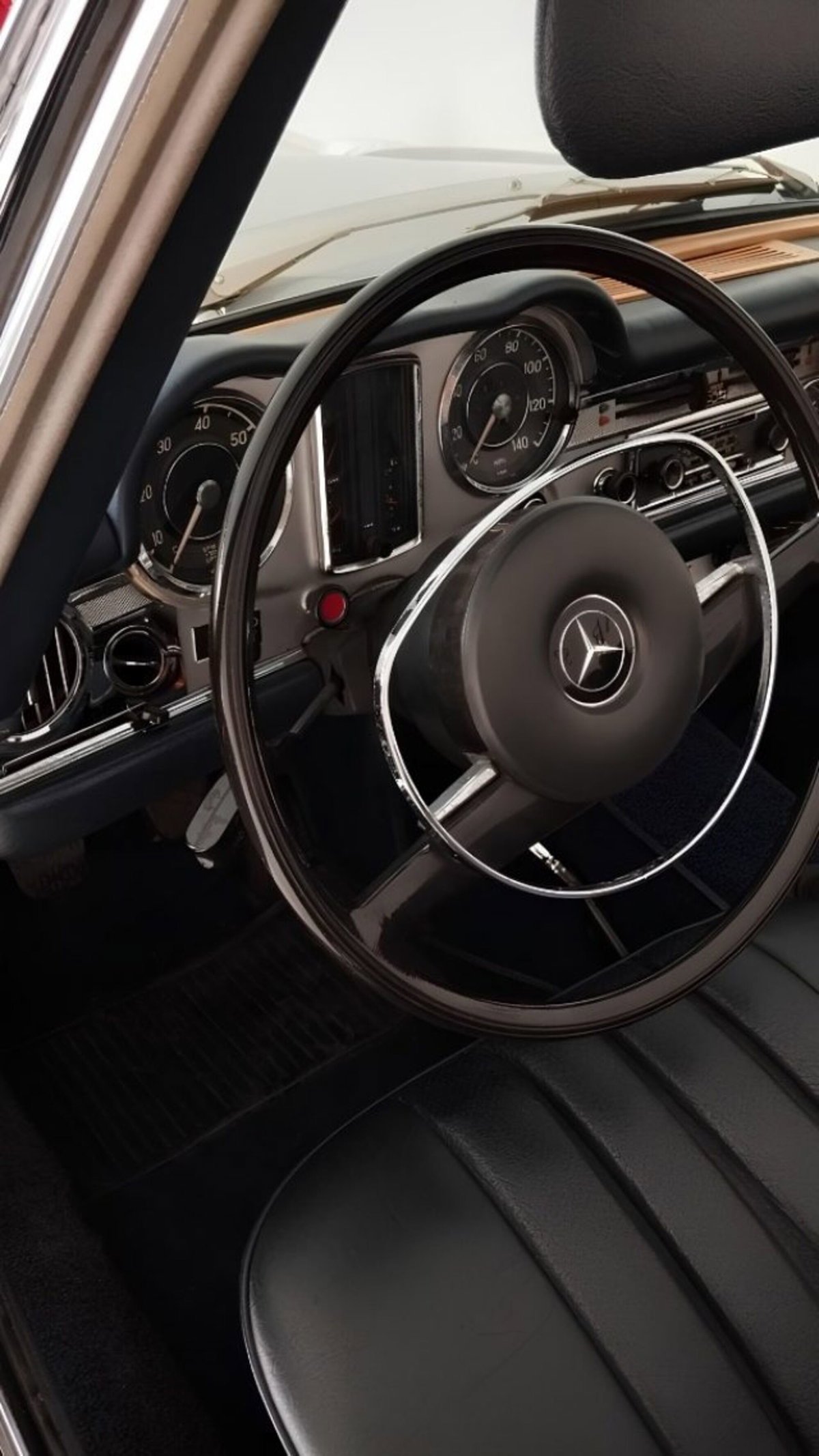 Mercedes-Benz 280 Cabrio 280 SL Roadster (9)