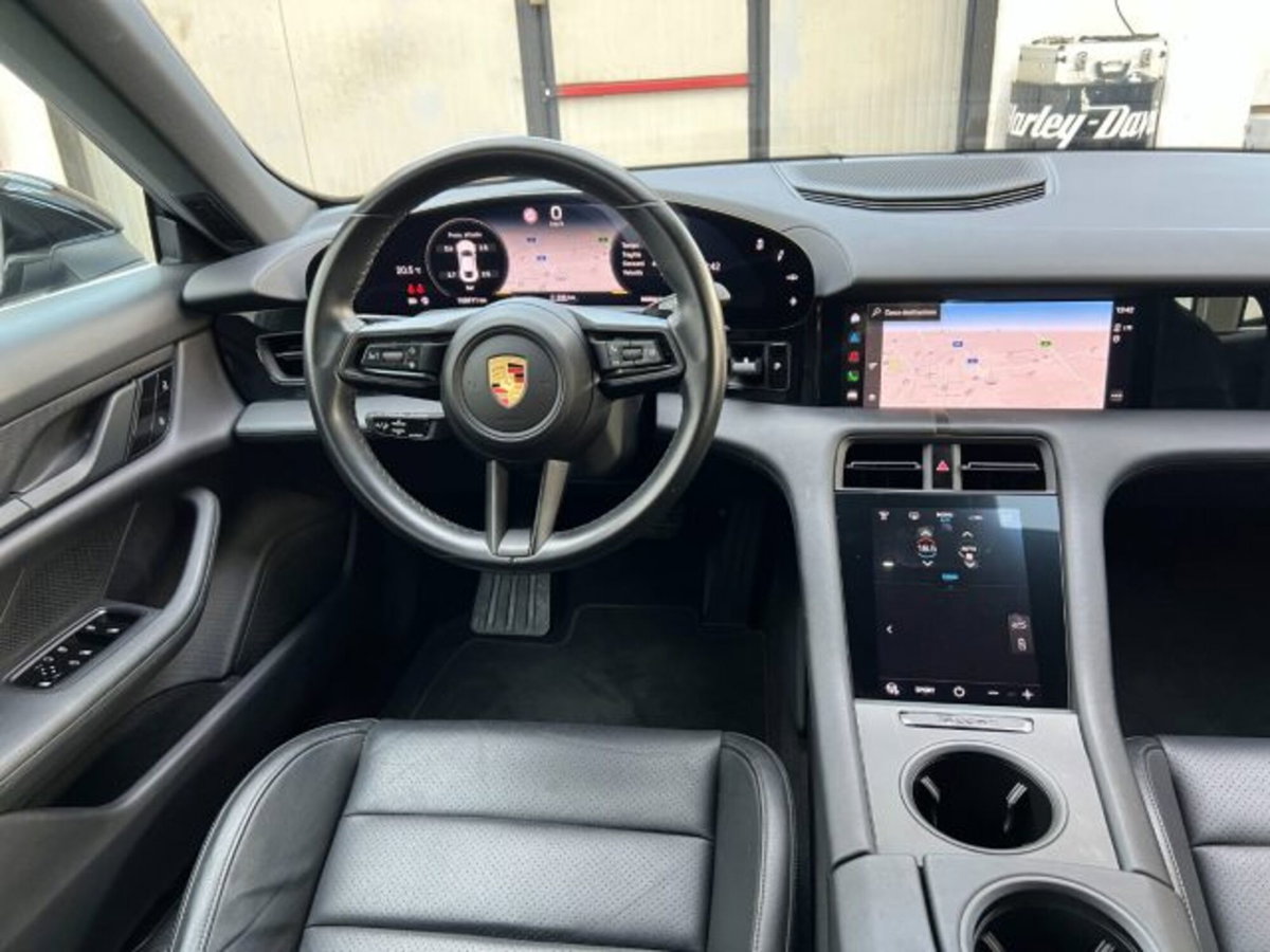 Porsche Taycan 4S (11)