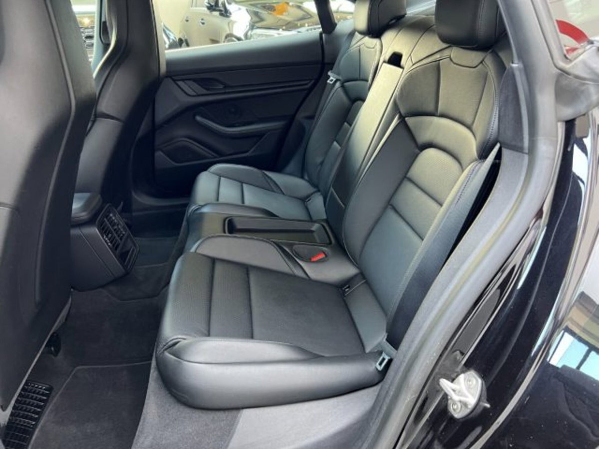 Porsche Taycan 4S (12)
