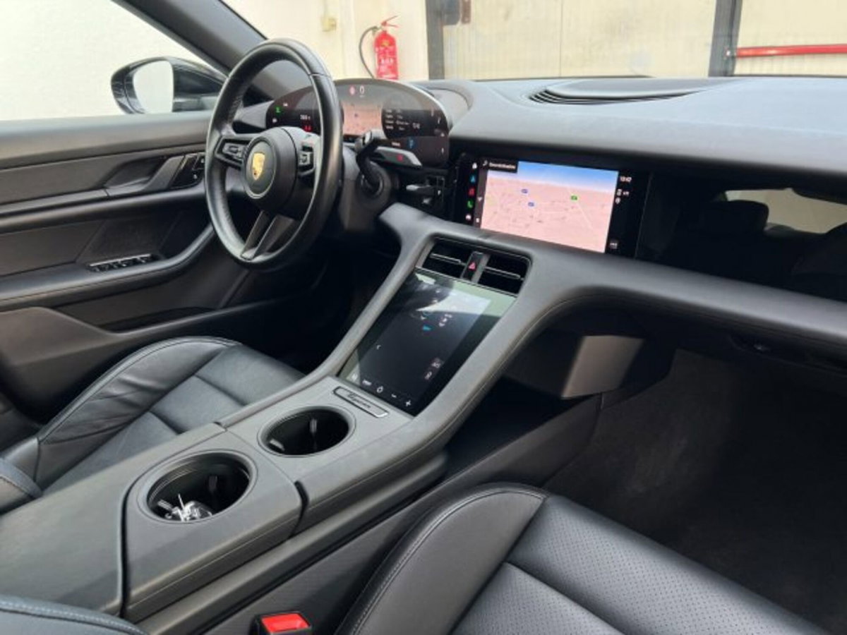 Porsche Taycan 4S (6)
