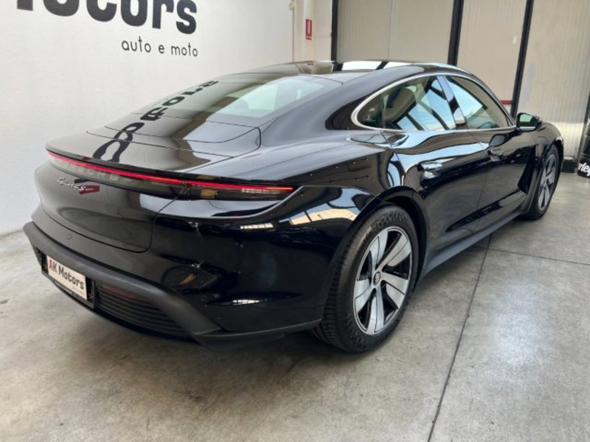 Porsche Taycan 4S (7)