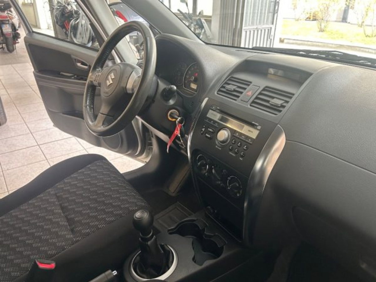 Suzuki SX4 16V Special (11)