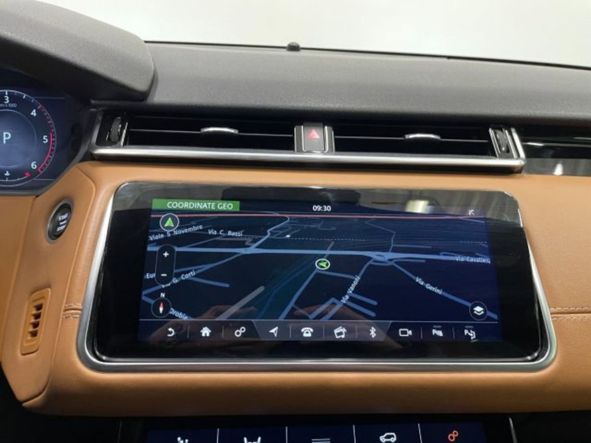 Land Rover Range Rover Velar 3.0D V6 275 CV R-Dynamic SE (12)