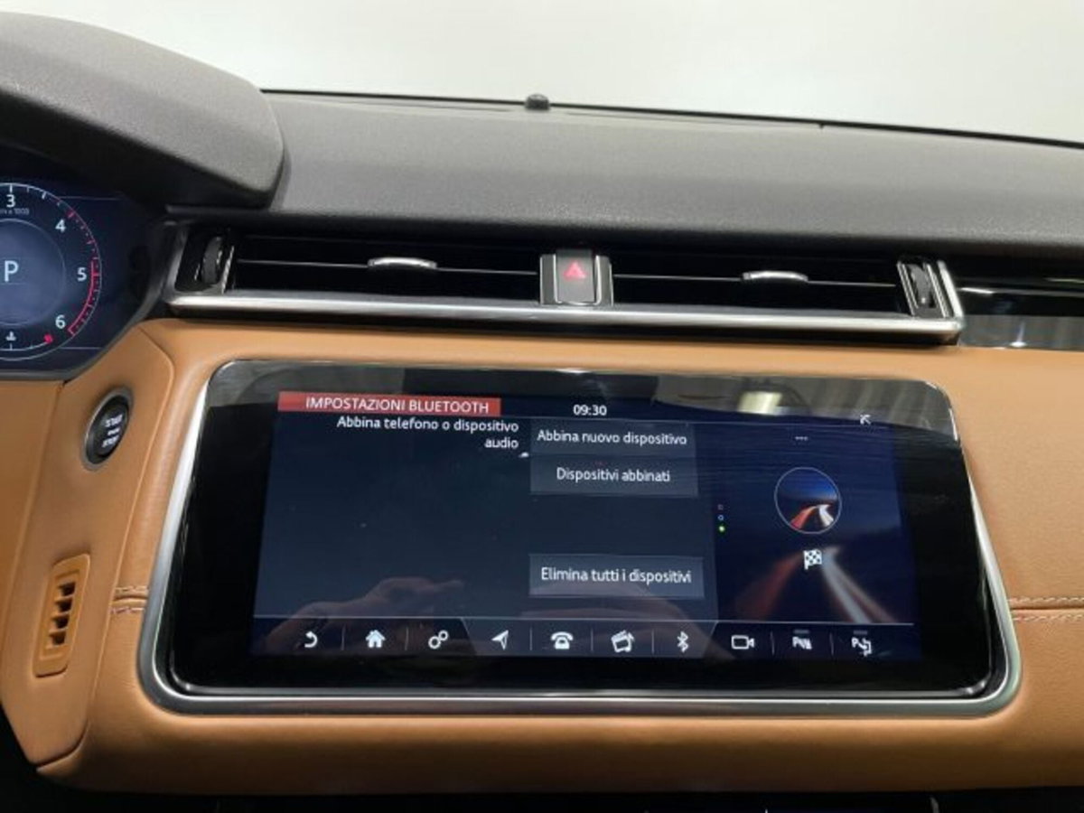 Land Rover Range Rover Velar 3.0D V6 275 CV R-Dynamic SE (18)