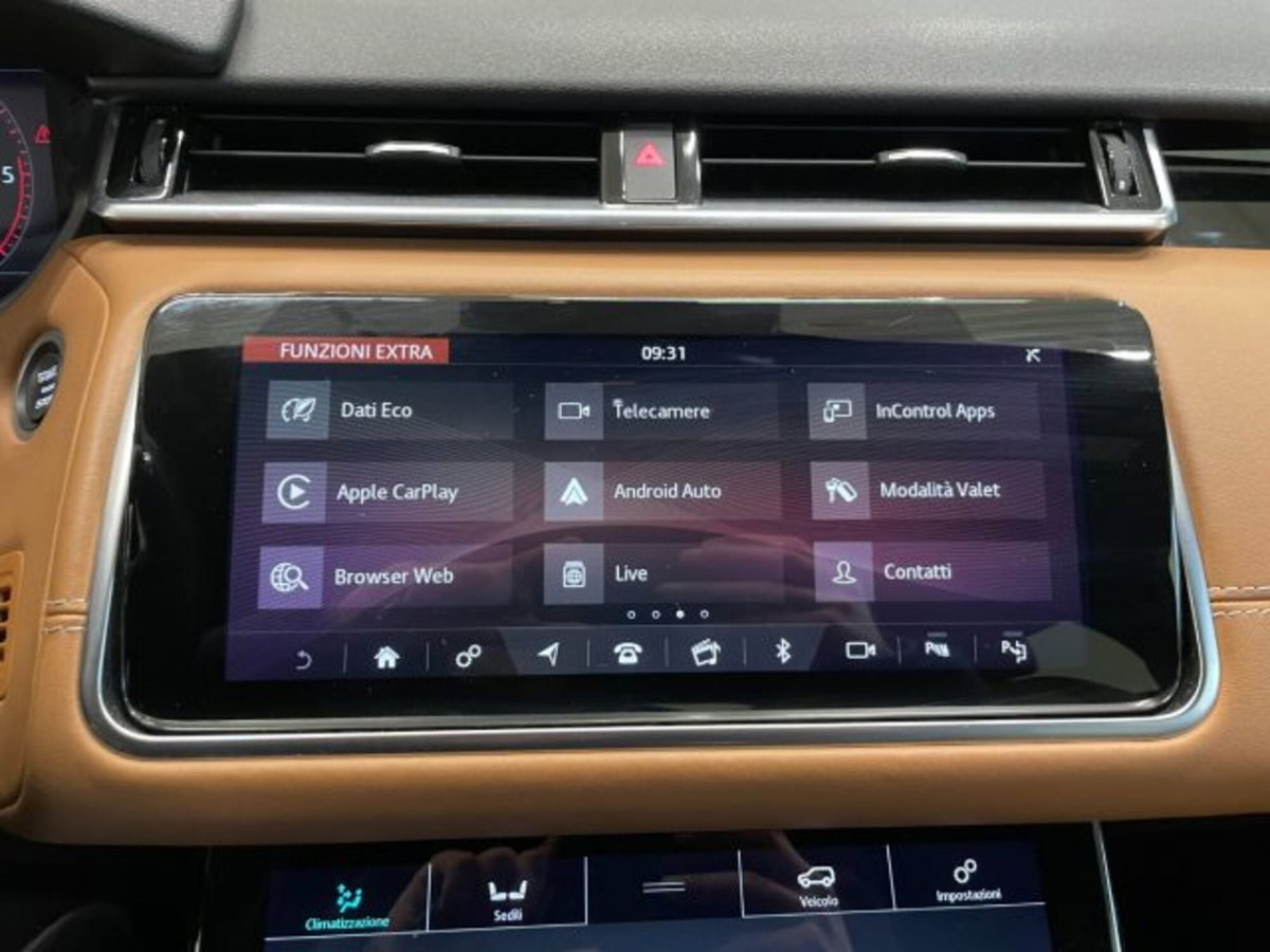 Land Rover Range Rover Velar 3.0D V6 275 CV R-Dynamic SE (19)