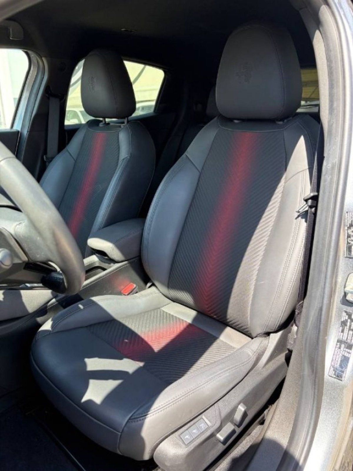 Alfa Romeo Junior 1.2 ibrida Speciale 145cv edct6 (14)