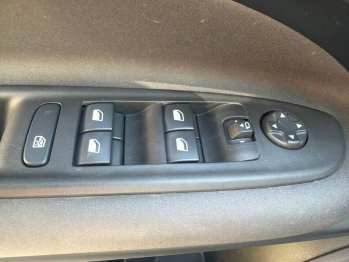 Alfa Romeo Junior 1.2 ibrida Speciale 145cv edct6 (19)