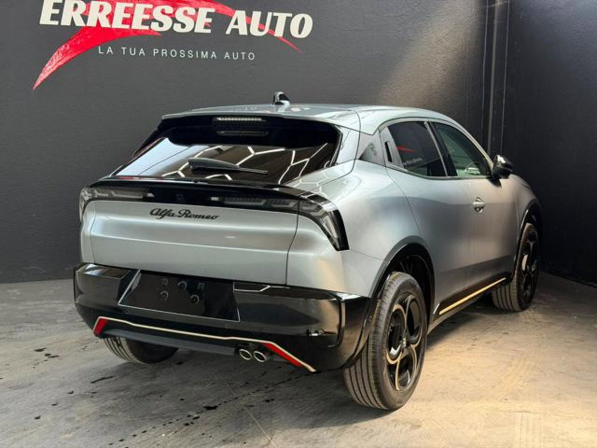 Alfa Romeo Junior 1.2 ibrida Q4 Intensa 145cv edct6 (5)