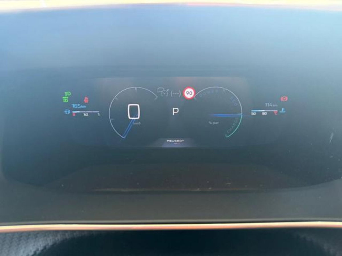 Peugeot 2008 50 kWh GT (11)
