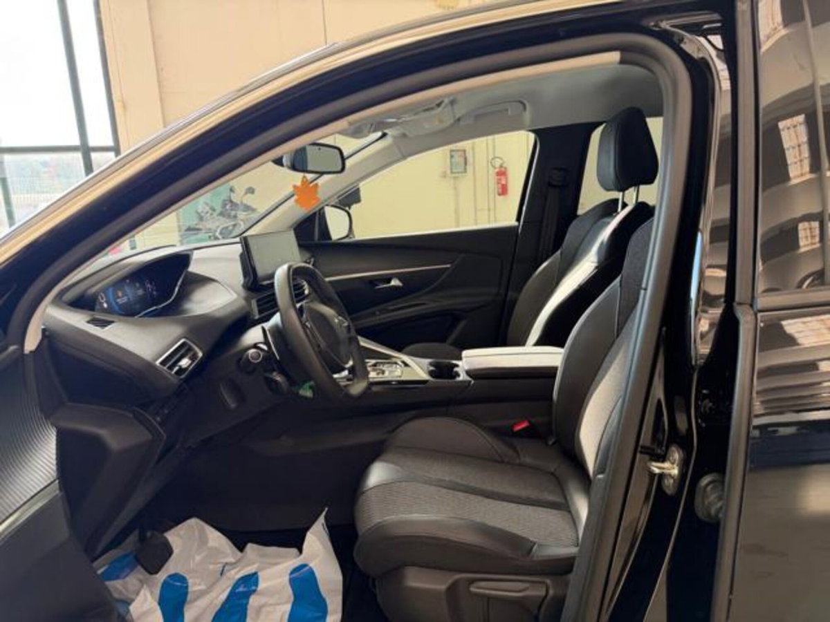 Peugeot 3008 BlueHDi 130 S&S EAT8 Allure Pack (18)