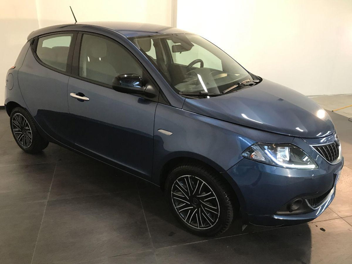 Lancia Ypsilon 1.0 FireFly 5 porte S&S Hybrid Gold Plus (3)