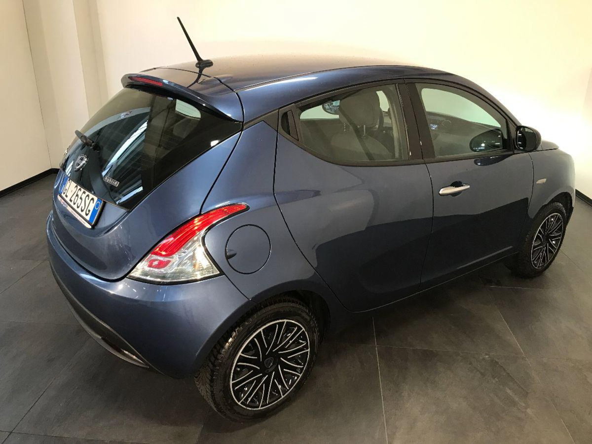 Lancia Ypsilon 1.0 FireFly 5 porte S&S Hybrid Gold Plus (4)
