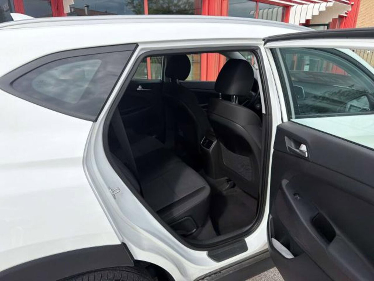 Hyundai Tucson 1.6 crdi Xtech 2wd (11)