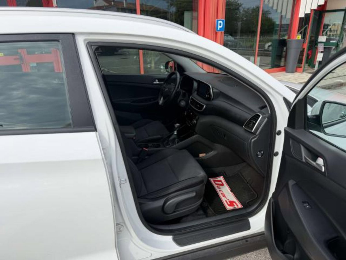 Hyundai Tucson 1.6 crdi Xtech 2wd (9)