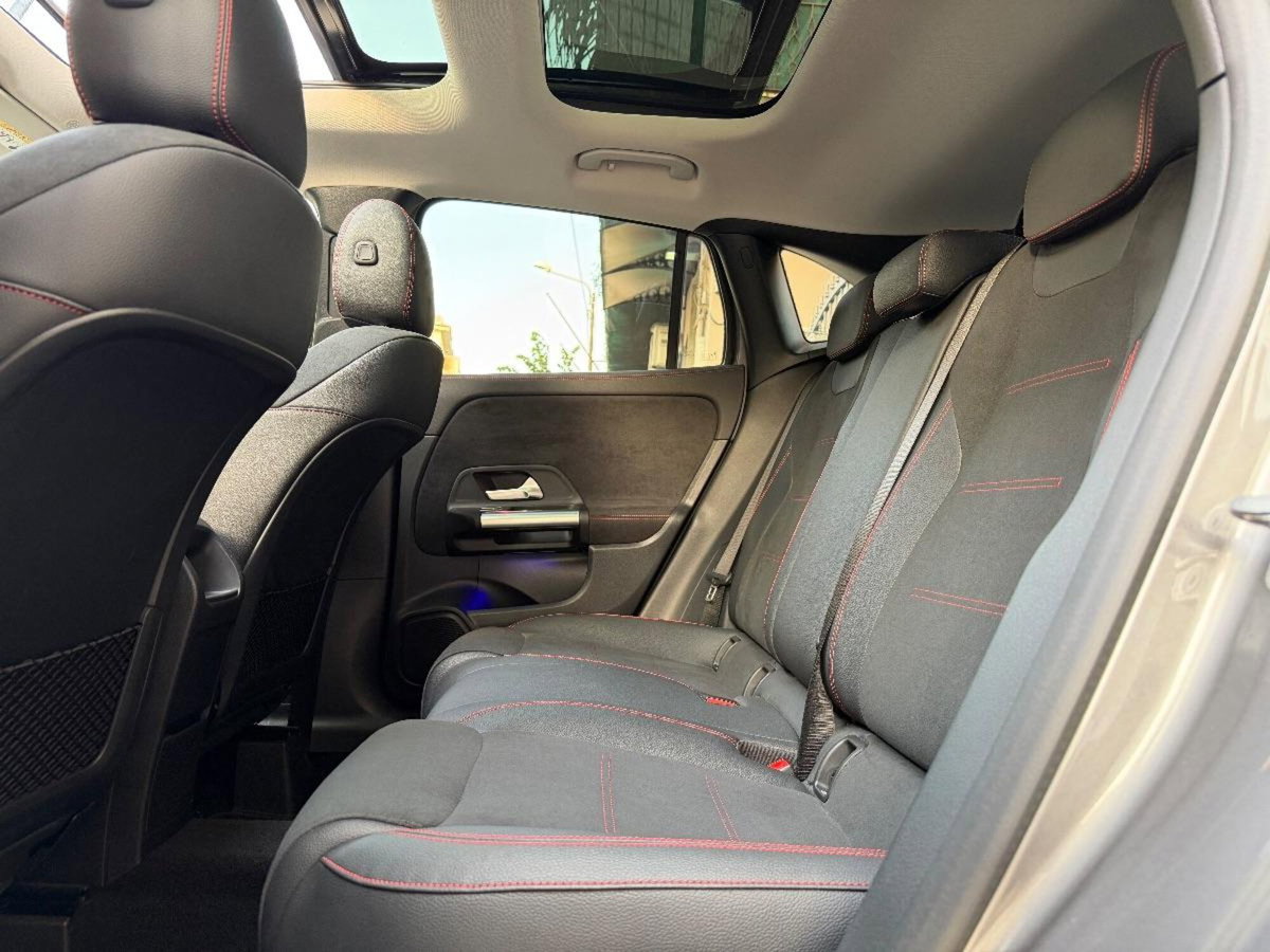 Mercedes-Benz Classe B 200 d Automatic 4Matic Premium (18)