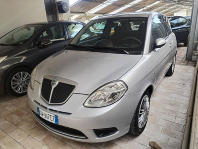 Lancia Ypsilon 1.2 New Oro (2)