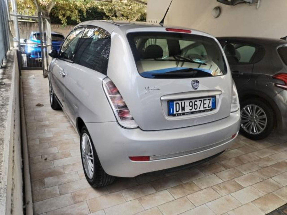 Lancia Ypsilon 1.2 New Oro (3)