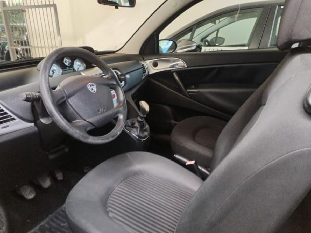 Lancia Ypsilon 1.2 New Oro (7)