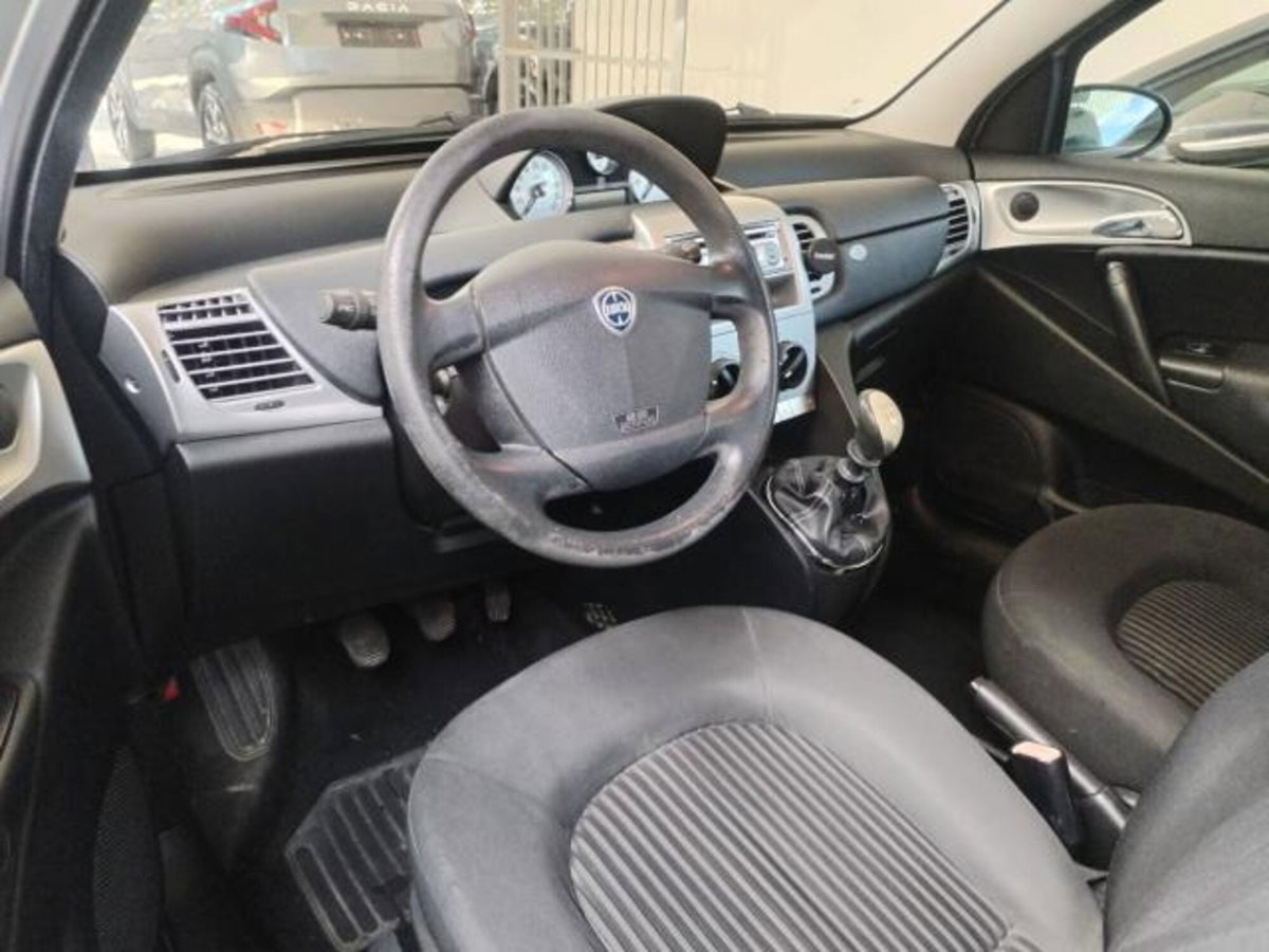 Lancia Ypsilon 1.2 New Oro (8)