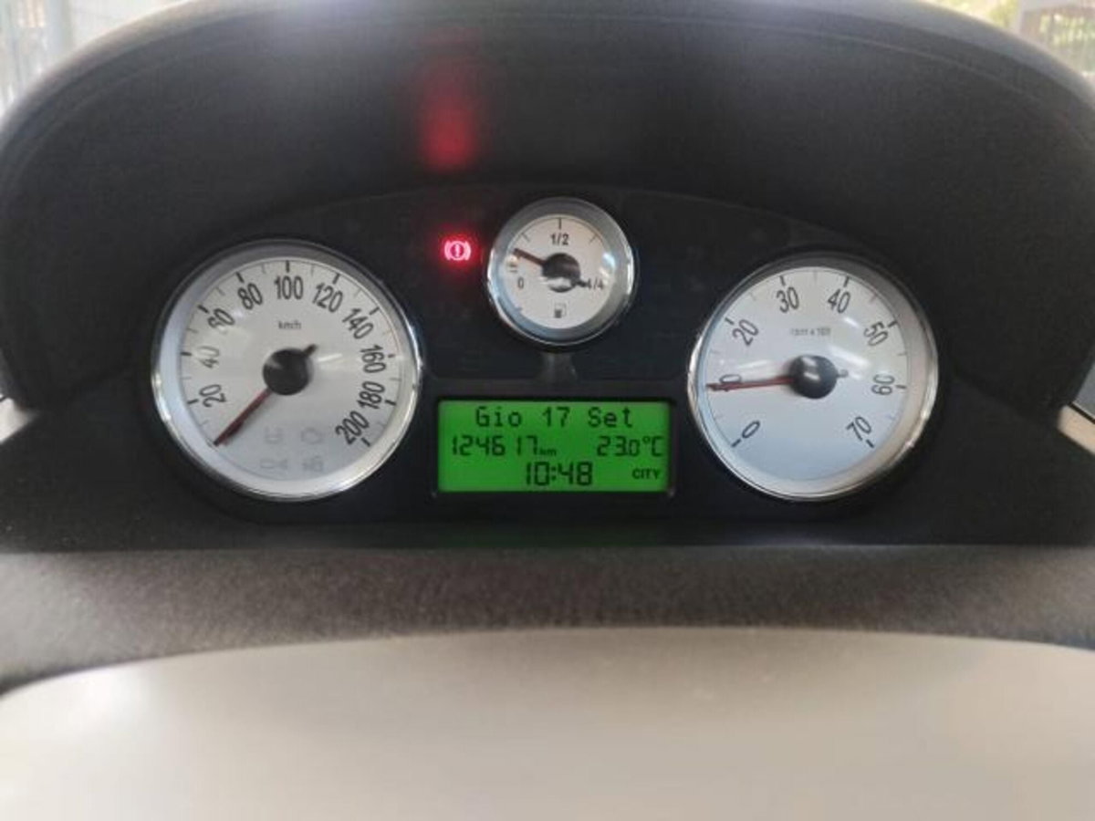 Lancia Ypsilon 1.2 New Oro (9)