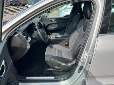 Volvo XC60 B4 (d) AWD automatico Core N1 (9)