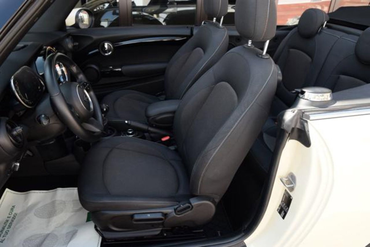 MINI Mini Cabrio 1.5 One Cabrio (12)