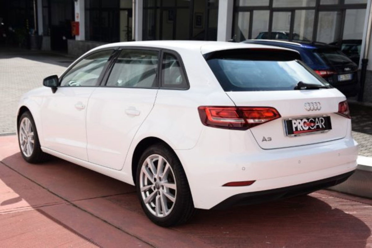 Audi A3 Sportback 30 g-tron S tronic Sport (4)