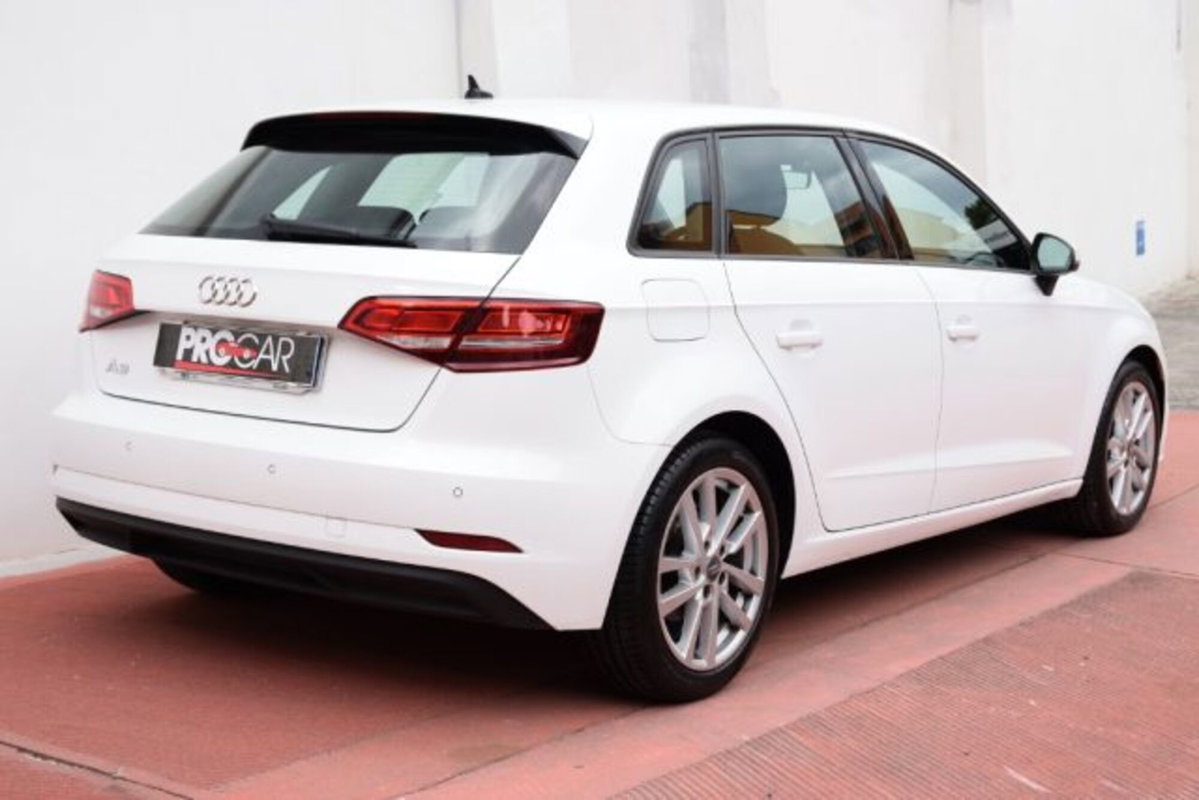 Audi A3 Sportback 30 g-tron S tronic Sport (9)