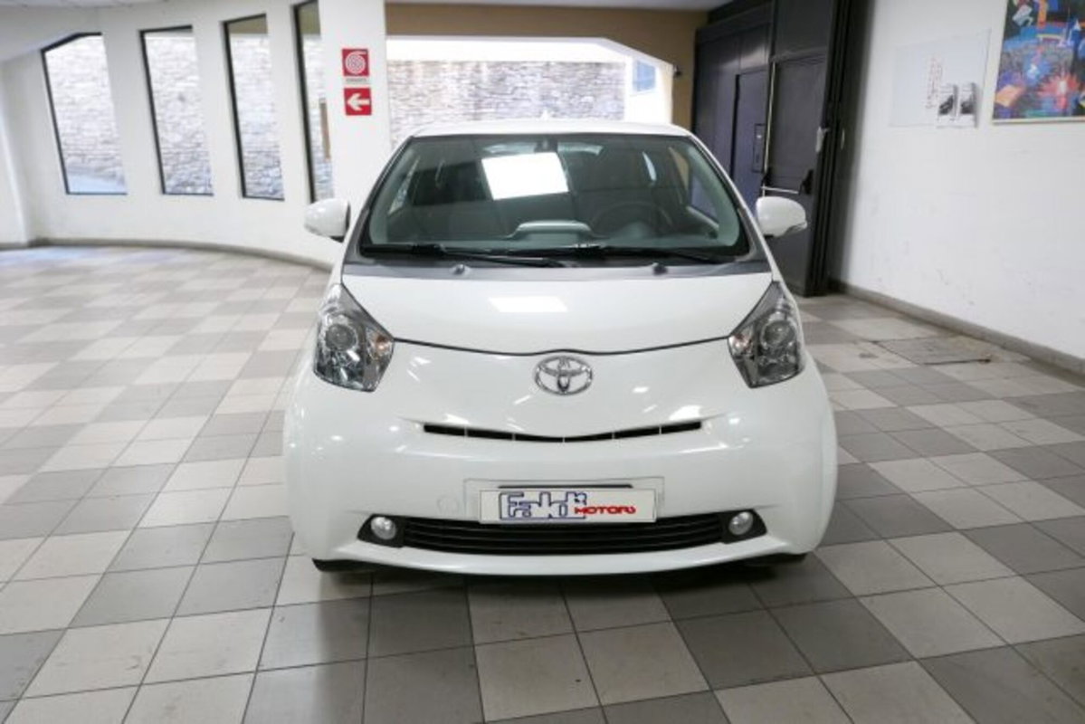 Toyota iQ 1.0 CVT Lounge (2)