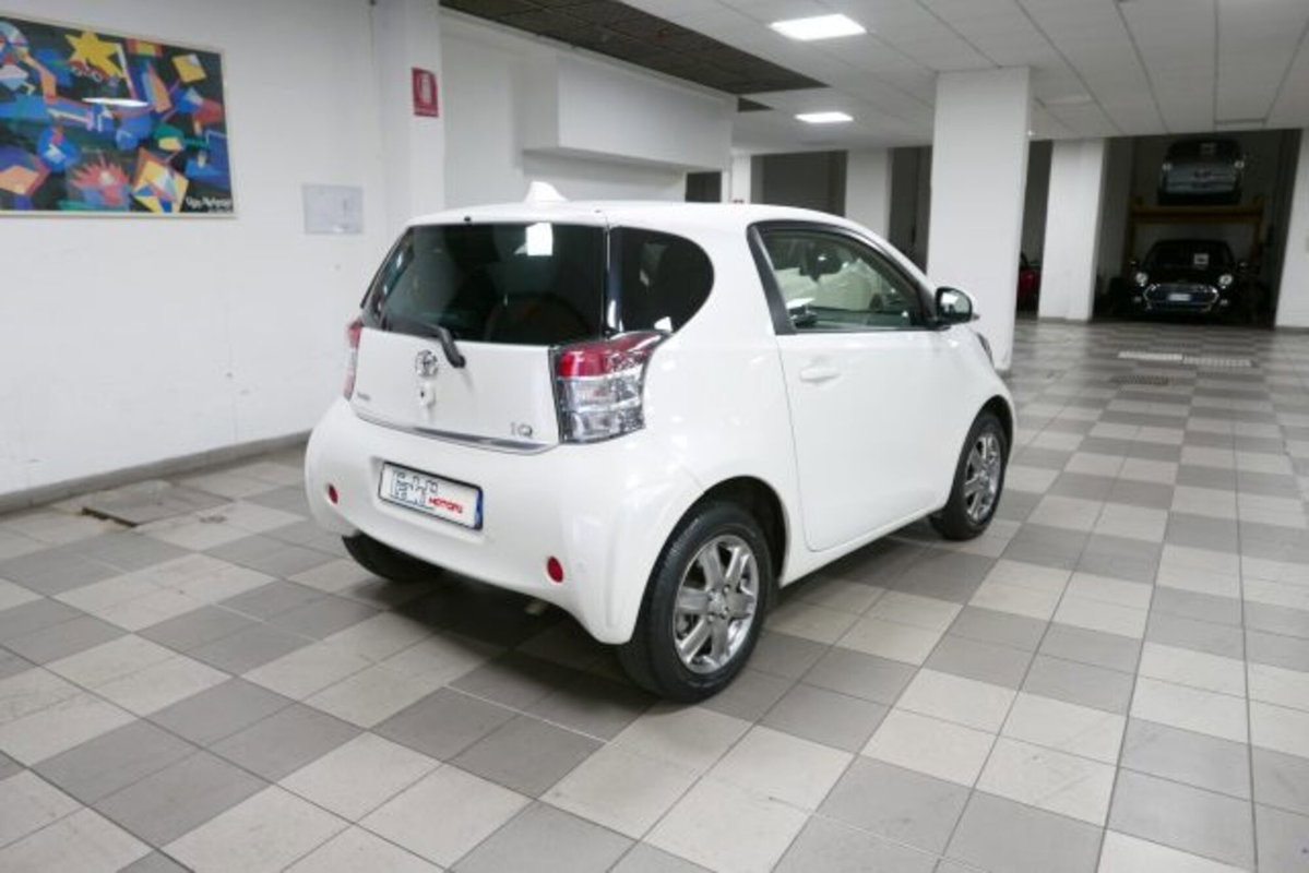 Toyota iQ 1.0 CVT Lounge (4)