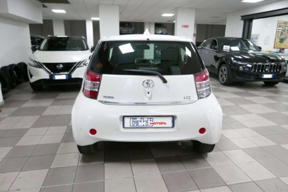 Toyota iQ 1.0 CVT Lounge (5)
