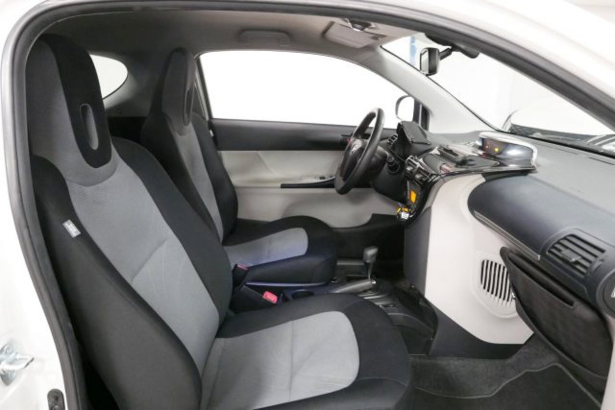 Toyota iQ 1.0 CVT Lounge (7)