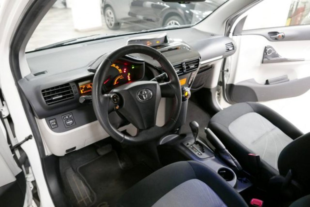 Toyota iQ 1.0 CVT Lounge (8)