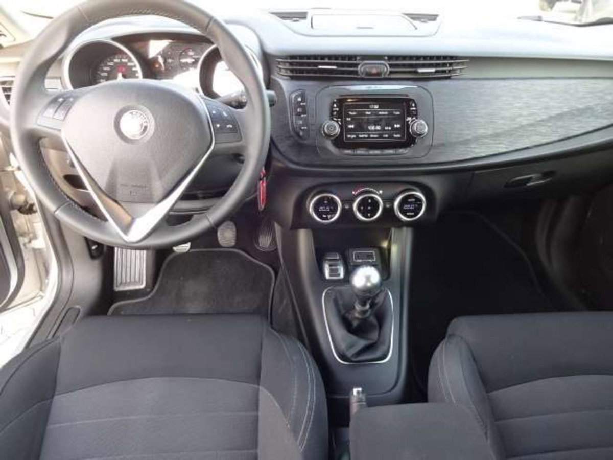 Alfa Romeo Giulietta 1.4 Turbo Super 120cv (8)