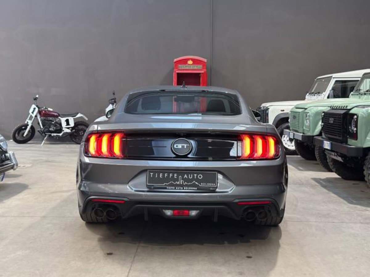 Ford Mustang Coupé Fastback 5.0 V8 aut. GT (5)
