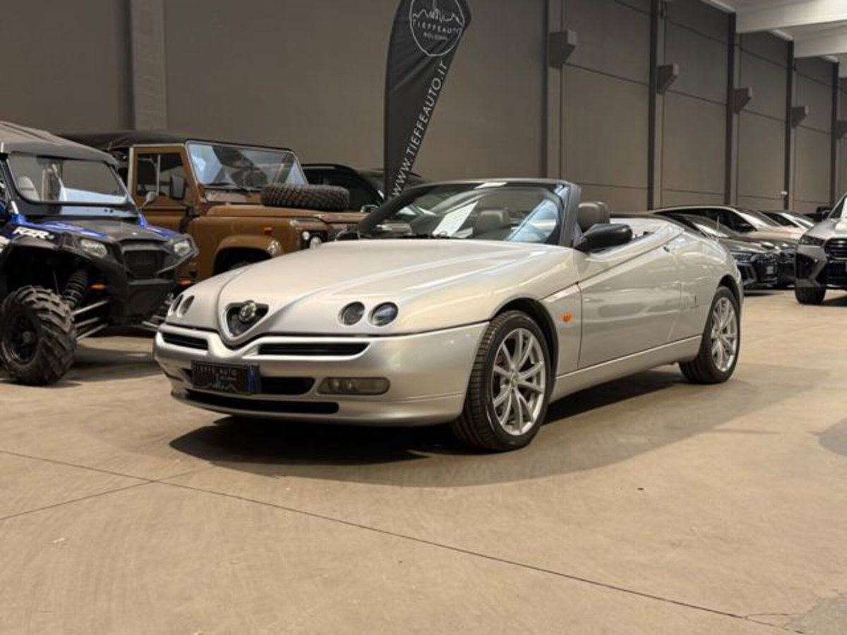 Alfa Romeo Spider 2.0i 16V Twin Spark cat L