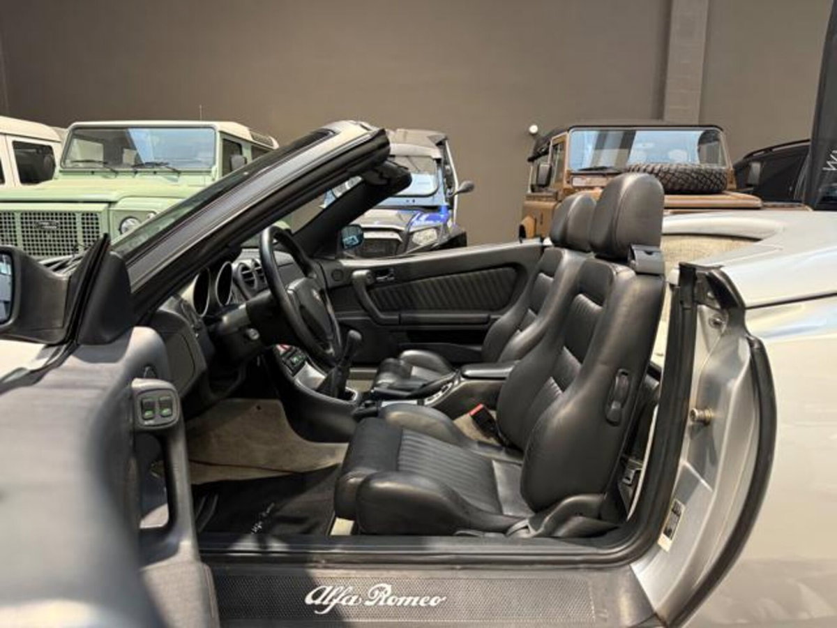 Alfa Romeo Spider 2.0i 16V Twin Spark cat L (10)