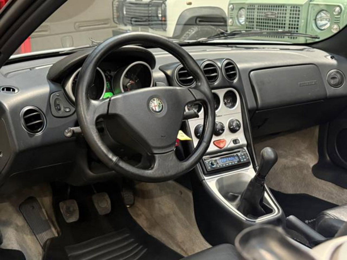 Alfa Romeo Spider 2.0i 16V Twin Spark cat L (11)