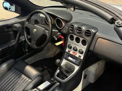 Alfa Romeo Spider 2.0i 16V Twin Spark cat L (16)