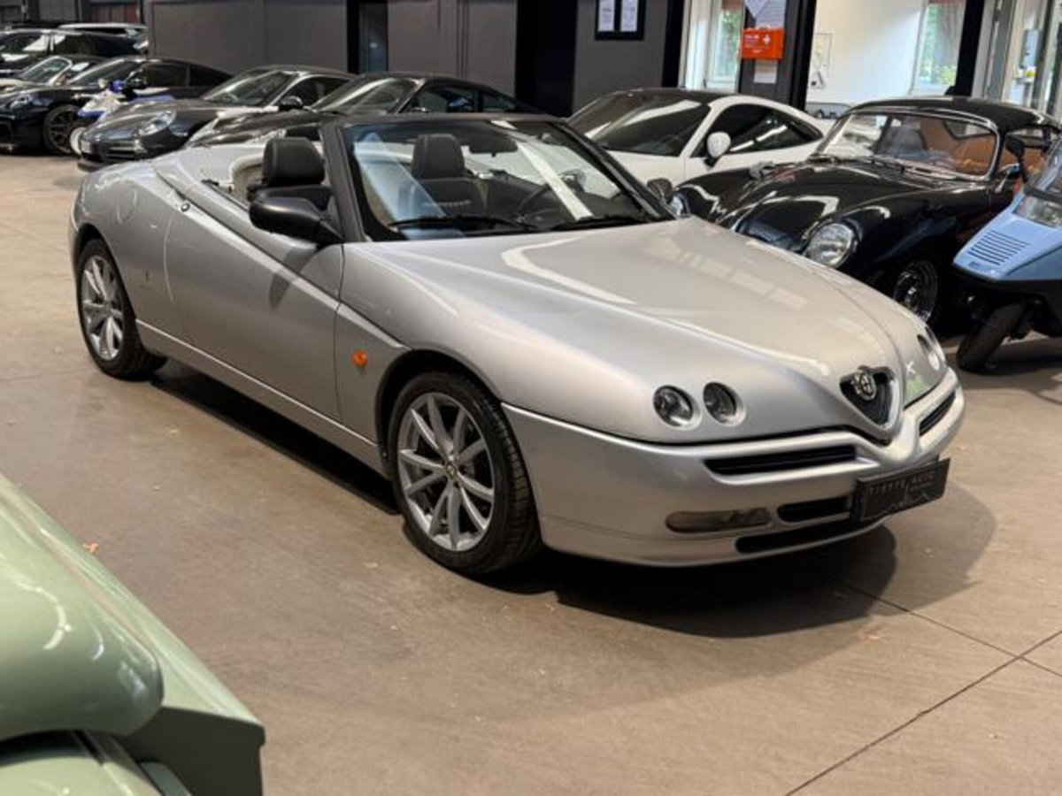 Alfa Romeo Spider 2.0i 16V Twin Spark cat L (3)