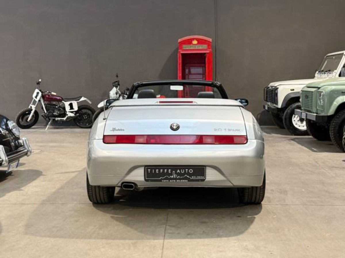 Alfa Romeo Spider 2.0i 16V Twin Spark cat L (5)