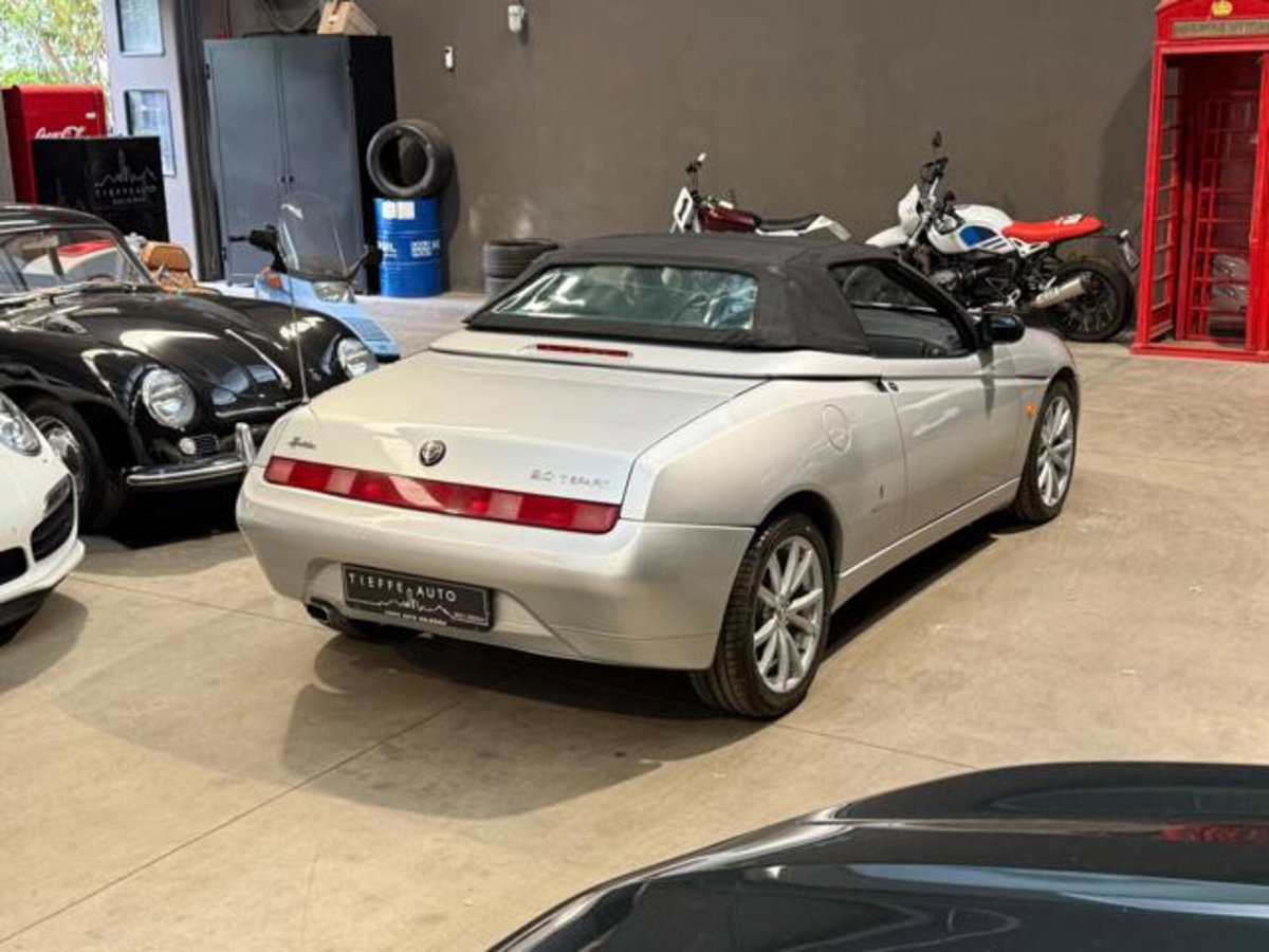 Alfa Romeo Spider 2.0i 16V Twin Spark cat L (9)