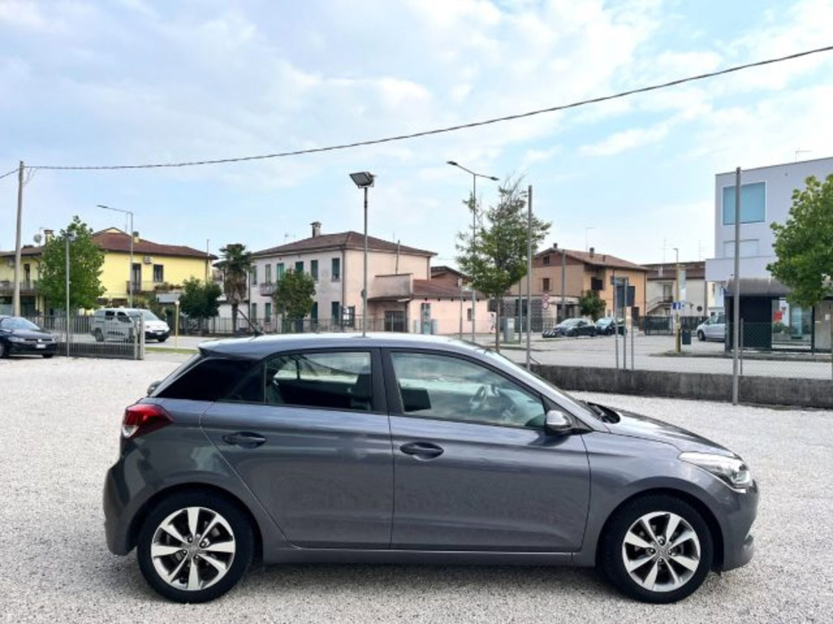 Hyundai i20 1.2 84 CV 5 porte Comfort (14)