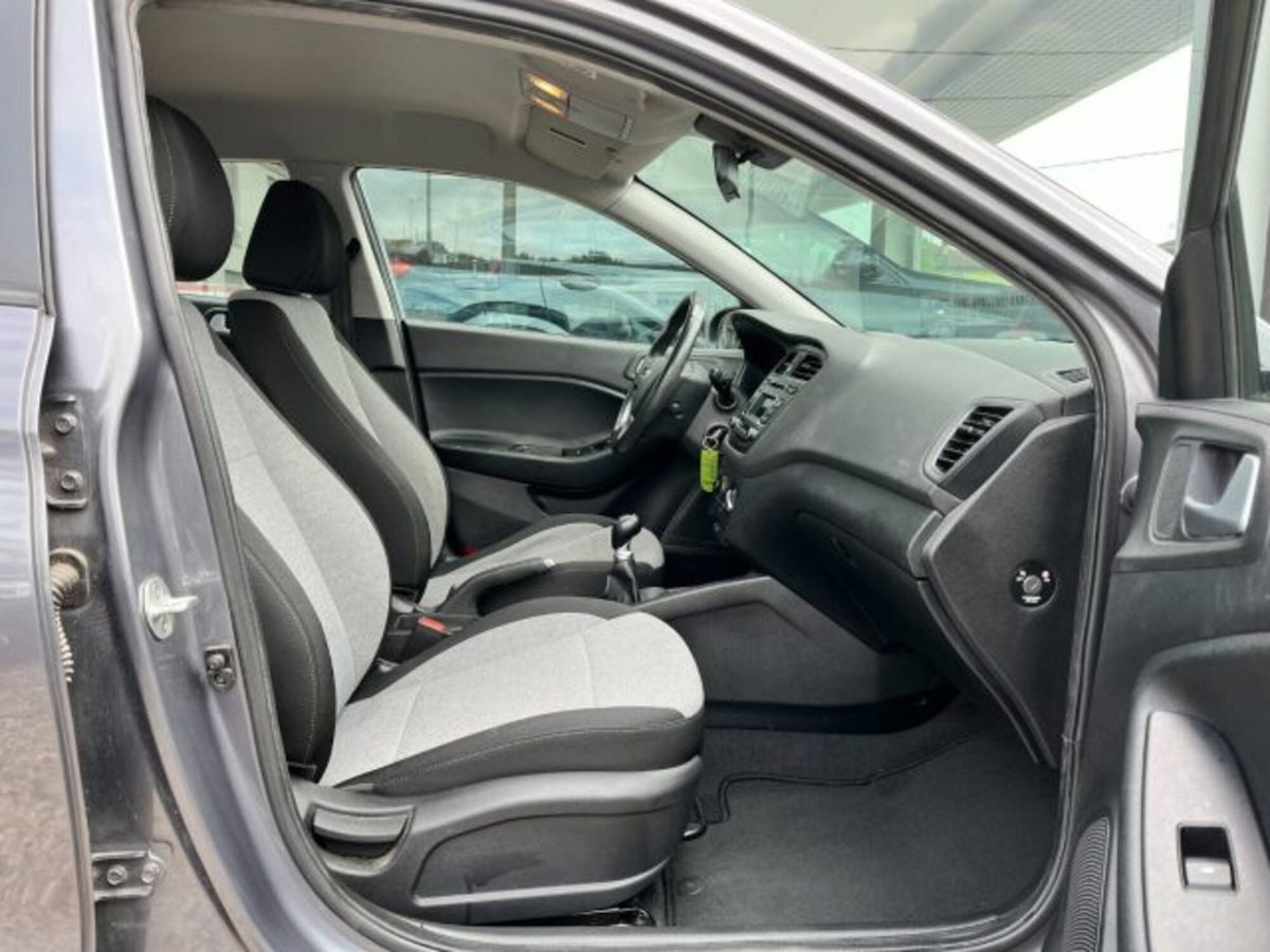 Hyundai i20 1.2 84 CV 5 porte Comfort (8)
