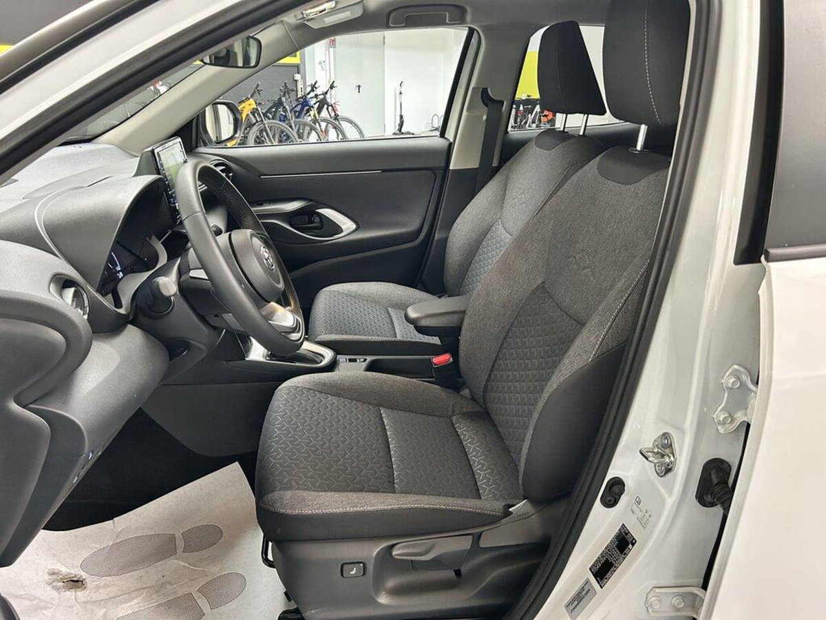 Toyota Yaris Cross 1.5h GR Sport Black Sky fwd 116cv e-cvt (8)